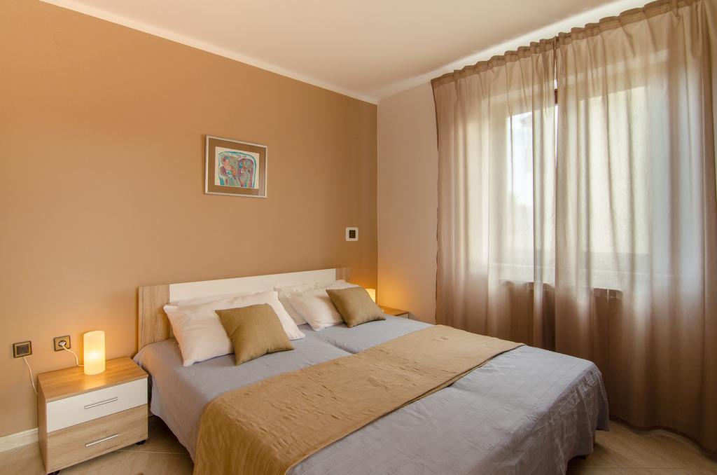 Apartments Karlo & Ivona لابين الغرفة الصورة