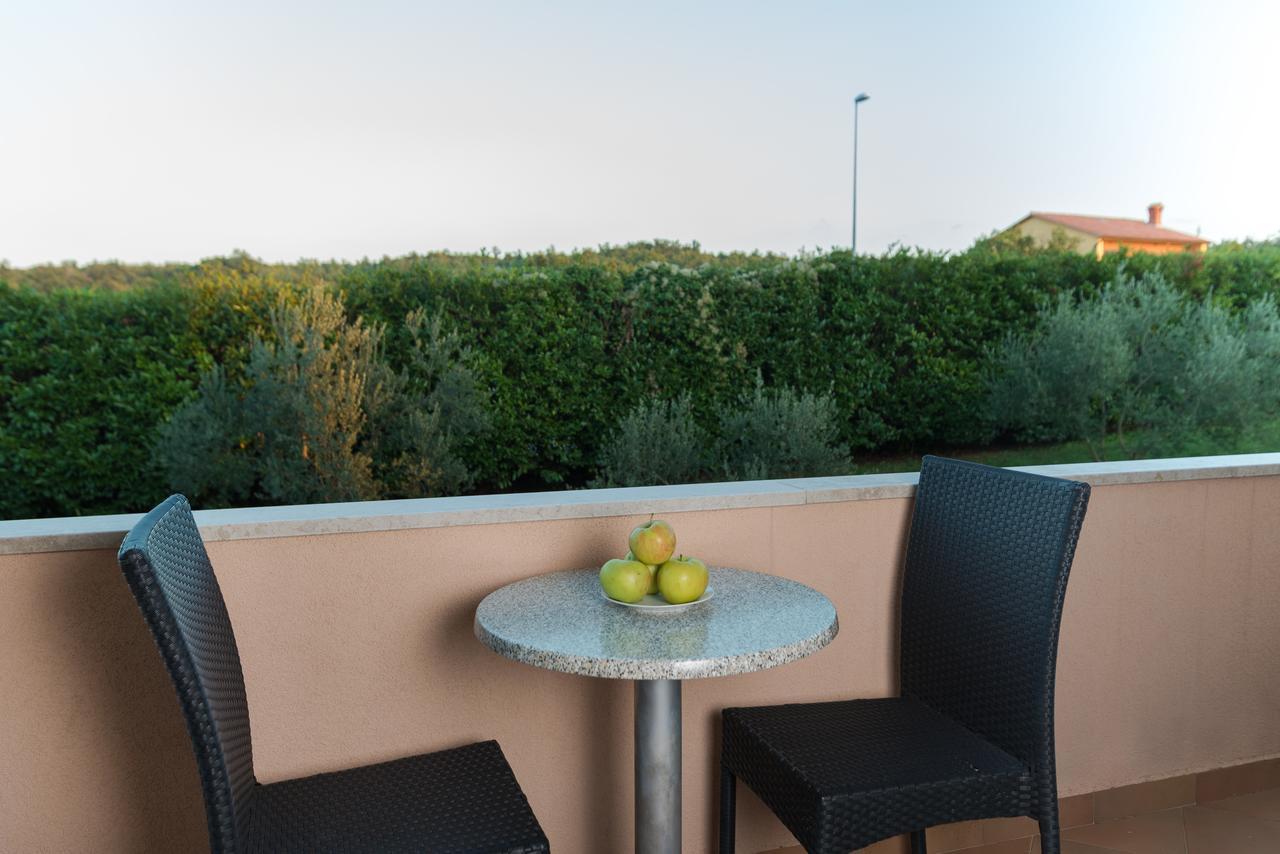 Apartments Karlo & Ivona لابين المظهر الخارجي الصورة