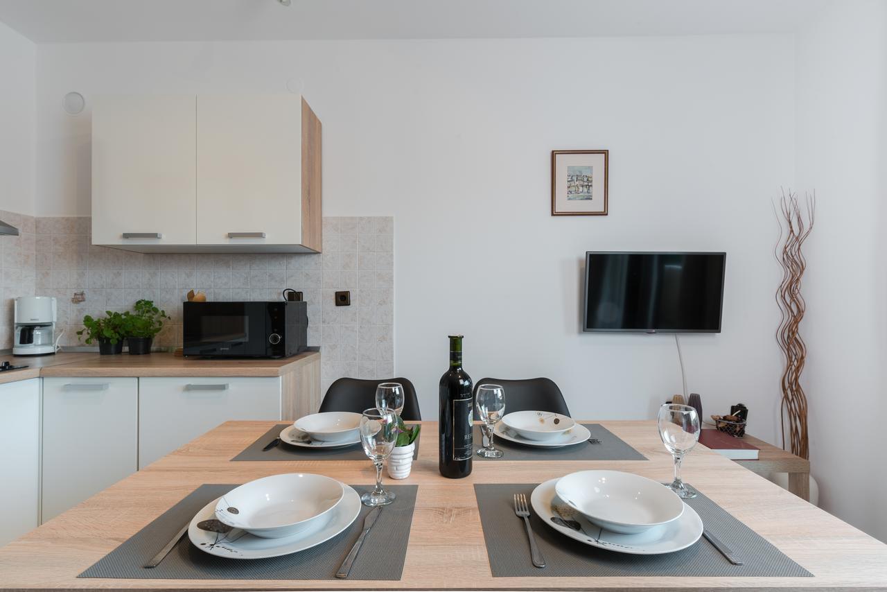 Apartments Karlo & Ivona لابين المظهر الخارجي الصورة
