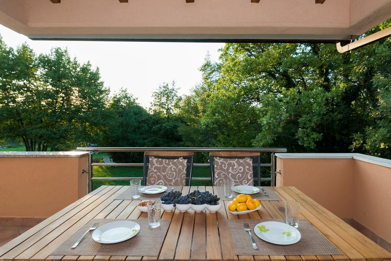 Apartments Karlo & Ivona لابين المظهر الخارجي الصورة