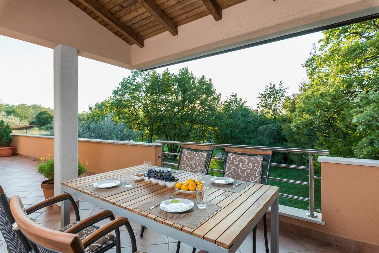 Apartments Karlo & Ivona لابين المظهر الخارجي الصورة